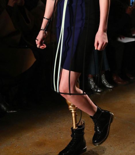 The 28 year old model Lauren Wasser lost her leg, but is back on the runway!