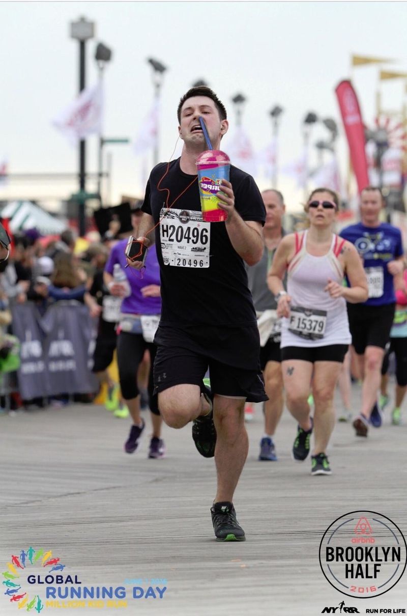 The internet is having a lot of fun with this marathon runner's photo