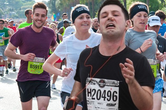The internet is having a lot of fun with this marathon runner's photo