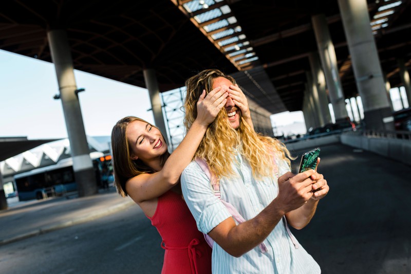 A woman surprises her boyfriend who will dump her.