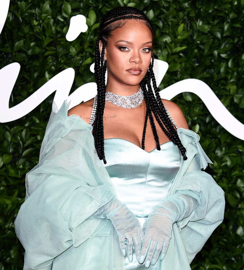Rihanna looking absolutely beautiful on the red carpet.