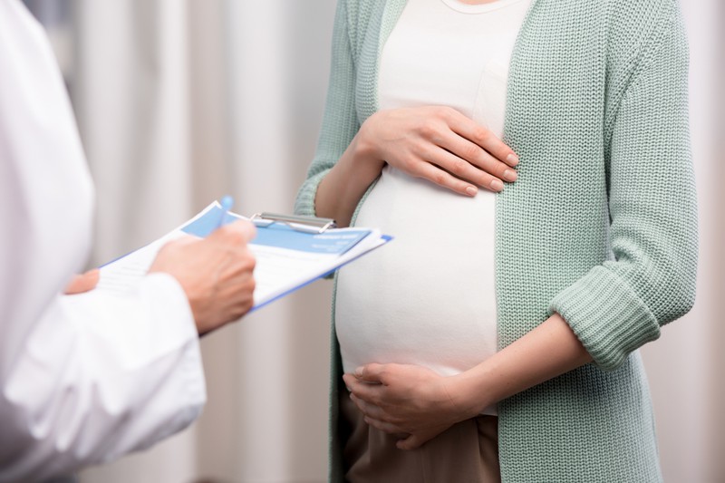 A pregnant woman is having a consultation with her doctor.