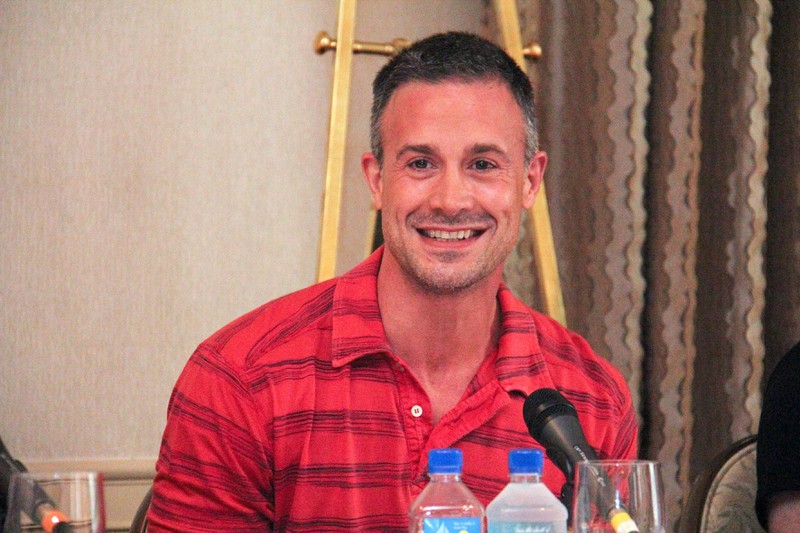 Freddie Prinze Jr. met his wife when he was still working as an actor.