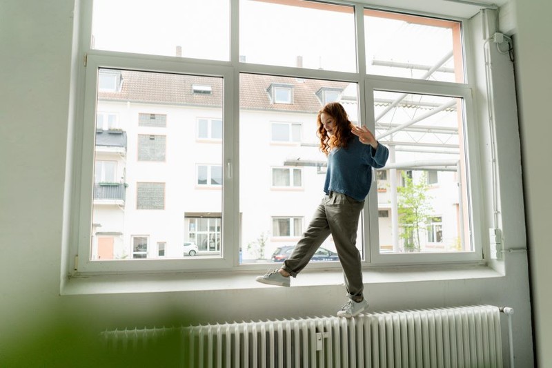 The woman regularly airs her home, that's why condensation doesn't build up on her windows.