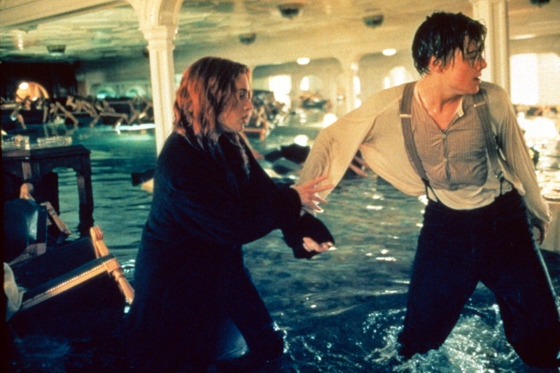 Kate Winslet got hypothermia, because she didn't want to wear a wetsuit in "Titanic".