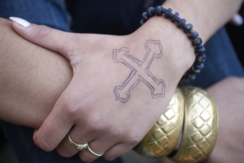 Crosses are one of the typical tattoo motifs that tattoo artists no longer want to do.
