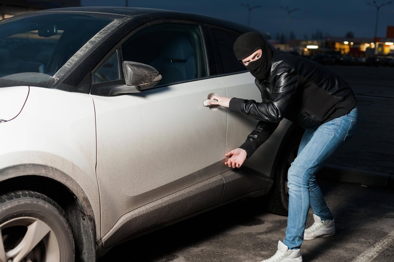 Car thieves can rob you with a simple plastic bottle.