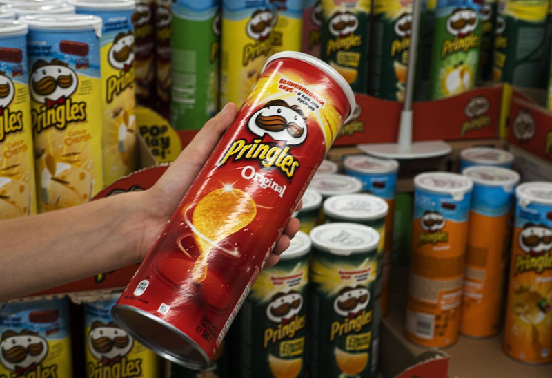 The Pringles box also has a simple packaging trick that many people don't know.