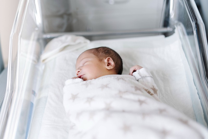 Bébé abandonné dans une trappe à bébé en Allemagne