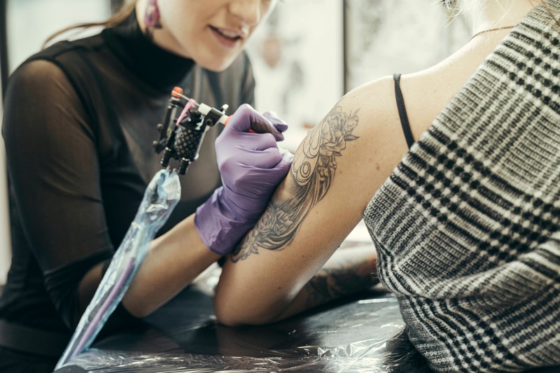 With the right tattoo artist, you feel comfortable and can express your wishes.