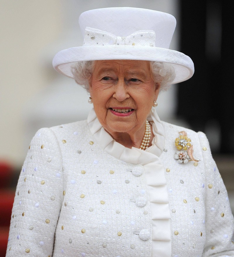 The worldwide known Queen Elizabeth II. has passed away.