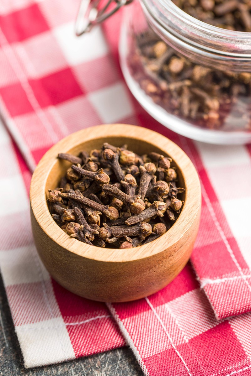 Cloves are a useful remedy against food mites