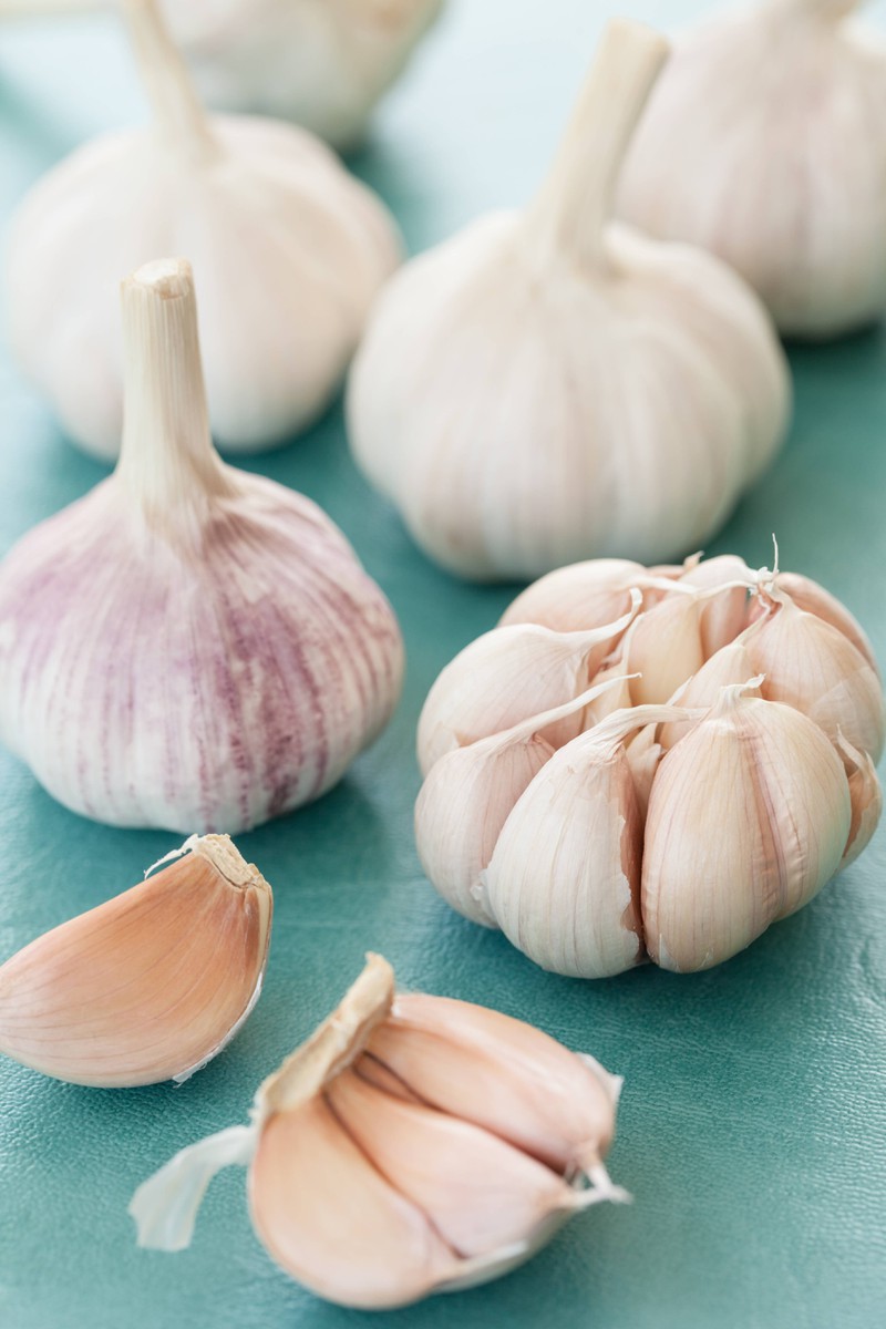 Garlic loses much of its flavor when frozen.