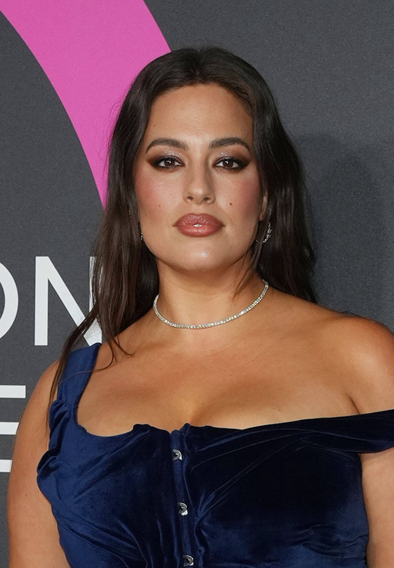 Model Ashley Graham often wears beautiful, dramatic eye makeup.